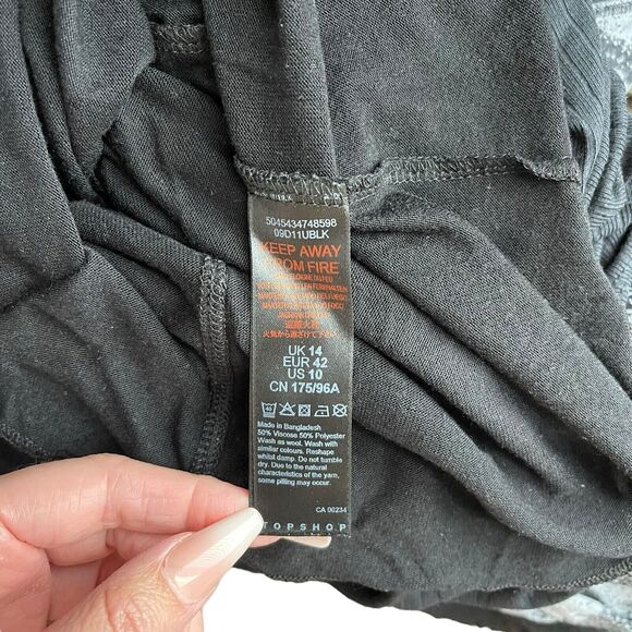 Topshop US 10 Blouse Sleeveless Scoop Neck Top Solid Black Basic Tee - Picture 3 of 7